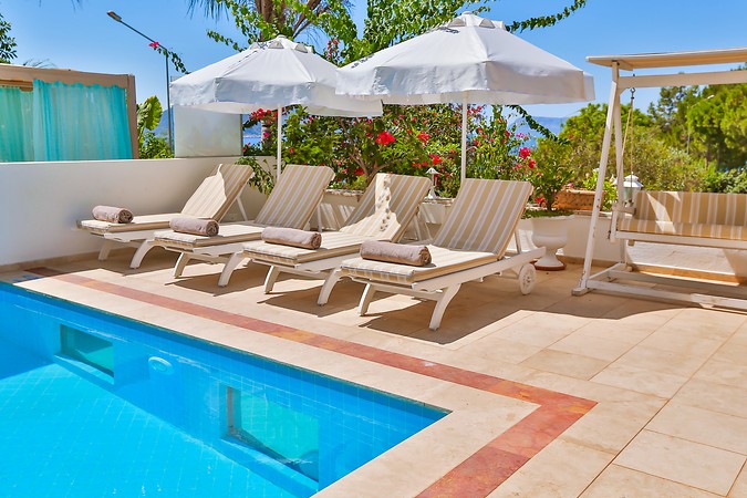 Linda Beach Hotel cover