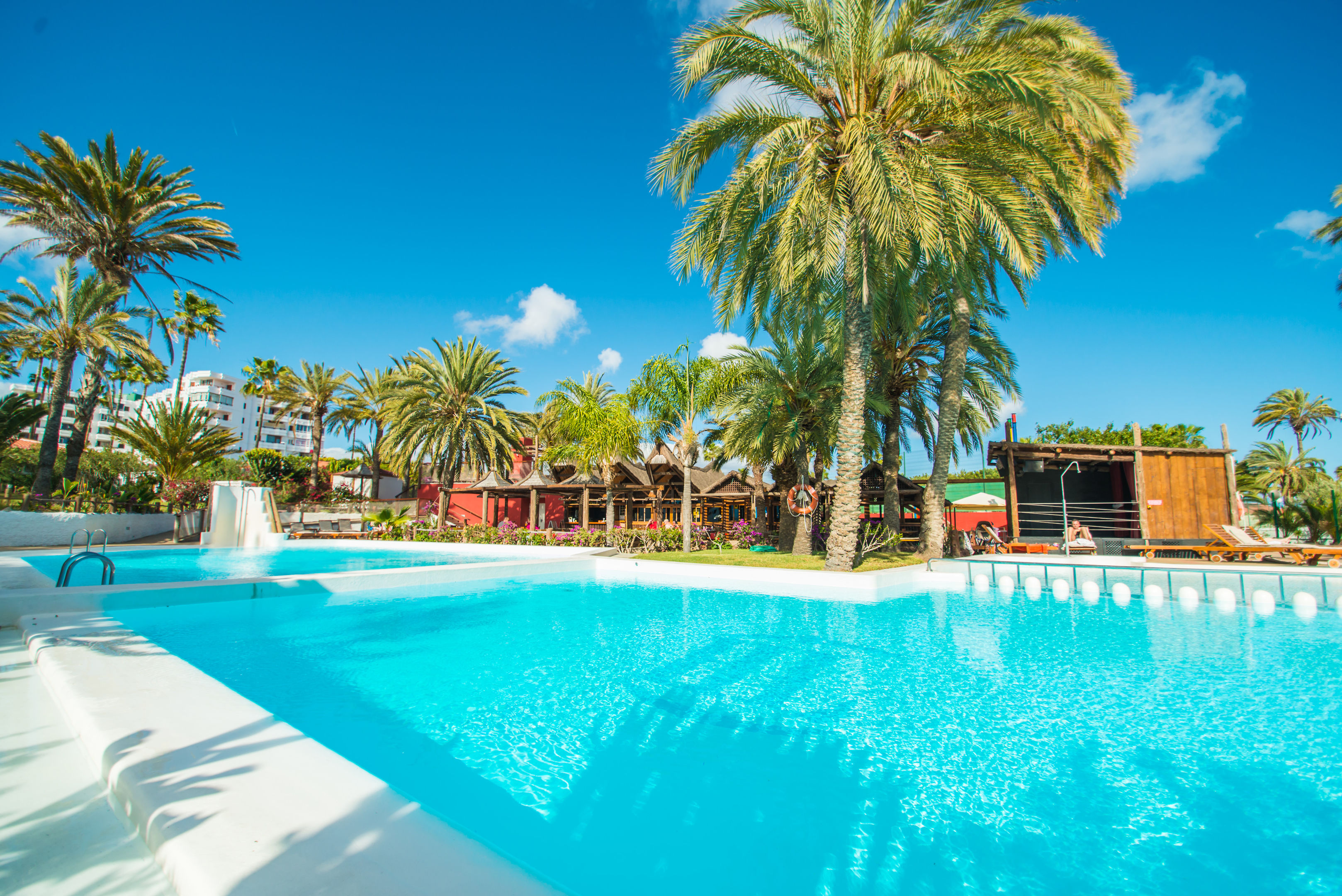 HL Miraflor Suites Hotel cover