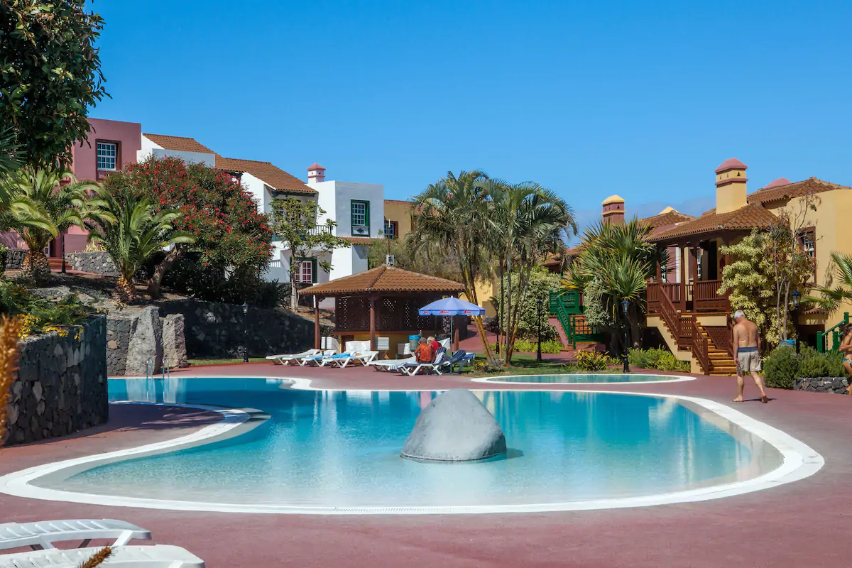 Apartamentos Oasis San Antonio cover