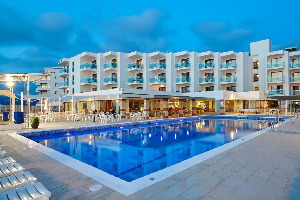 Aparthotel Nereida cover