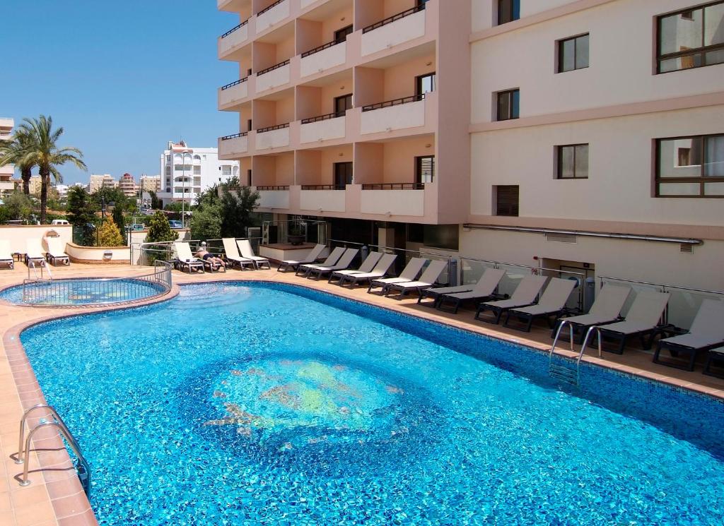 Invisa Hotel La Cala cover