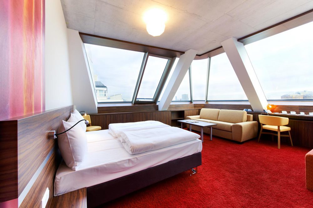 SIMM's Hotel