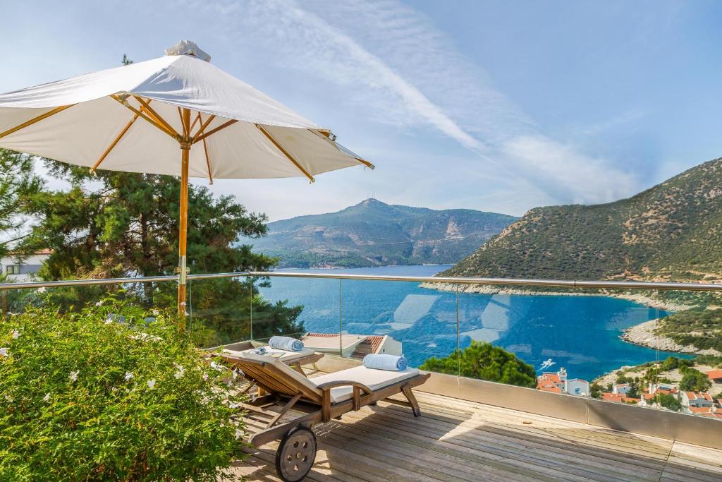 Happy Hotel Kalkan cover