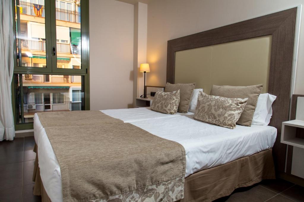 Pierre & Vacances Apartamentos Barcelona Sants cover
