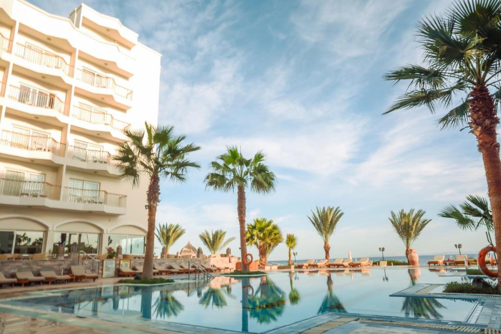 Royal Star Beach Resort cover