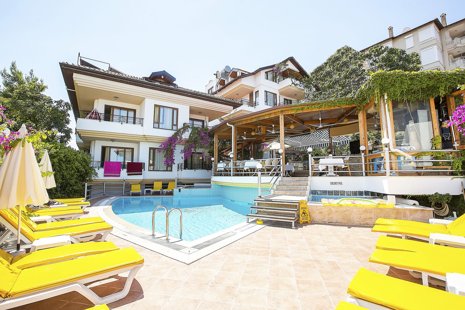 Villa Sonata Apart Hotel cover