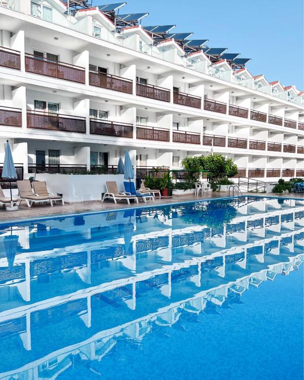 Apartamentos Pez Azul cover