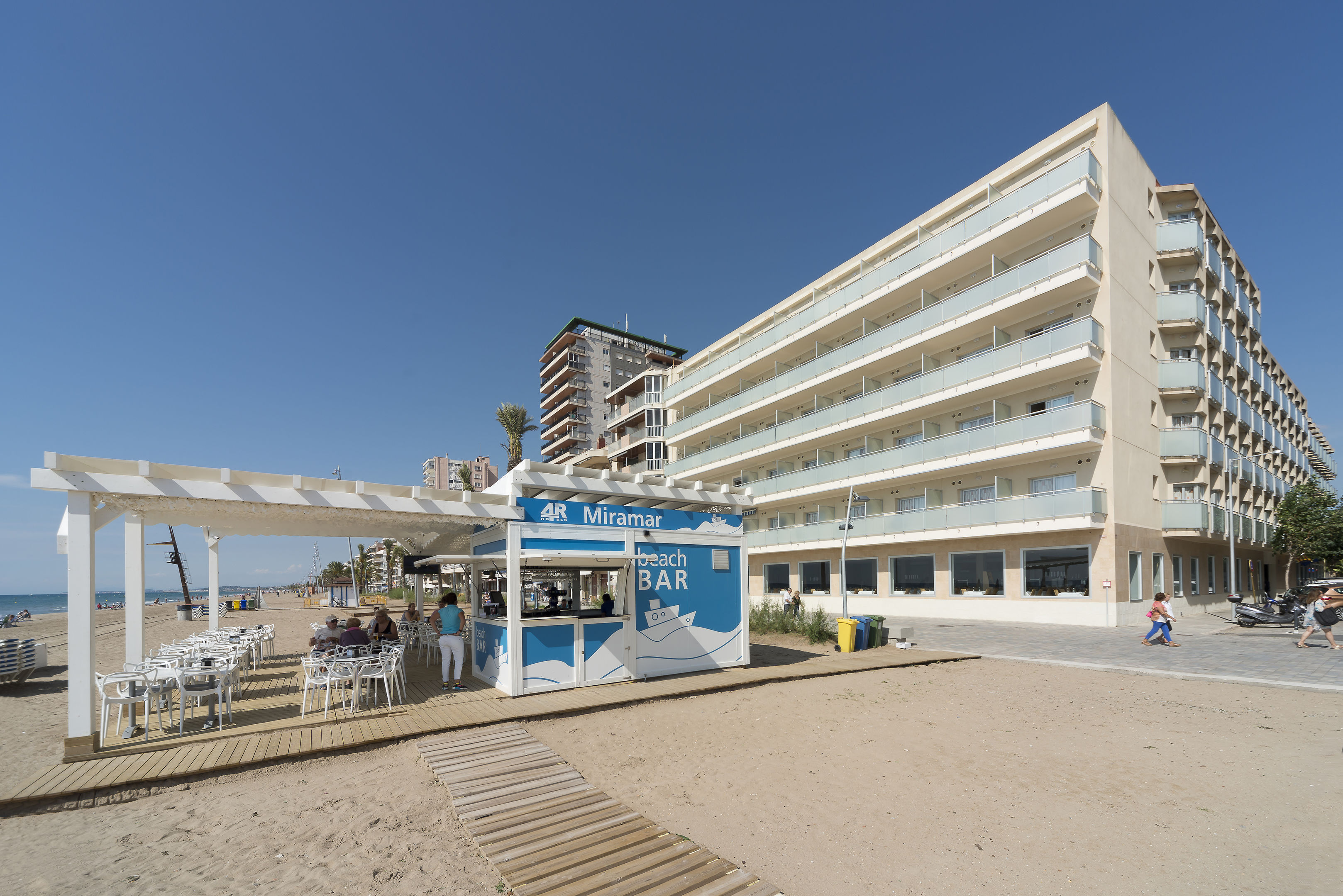 4R Miramar Calafell cover