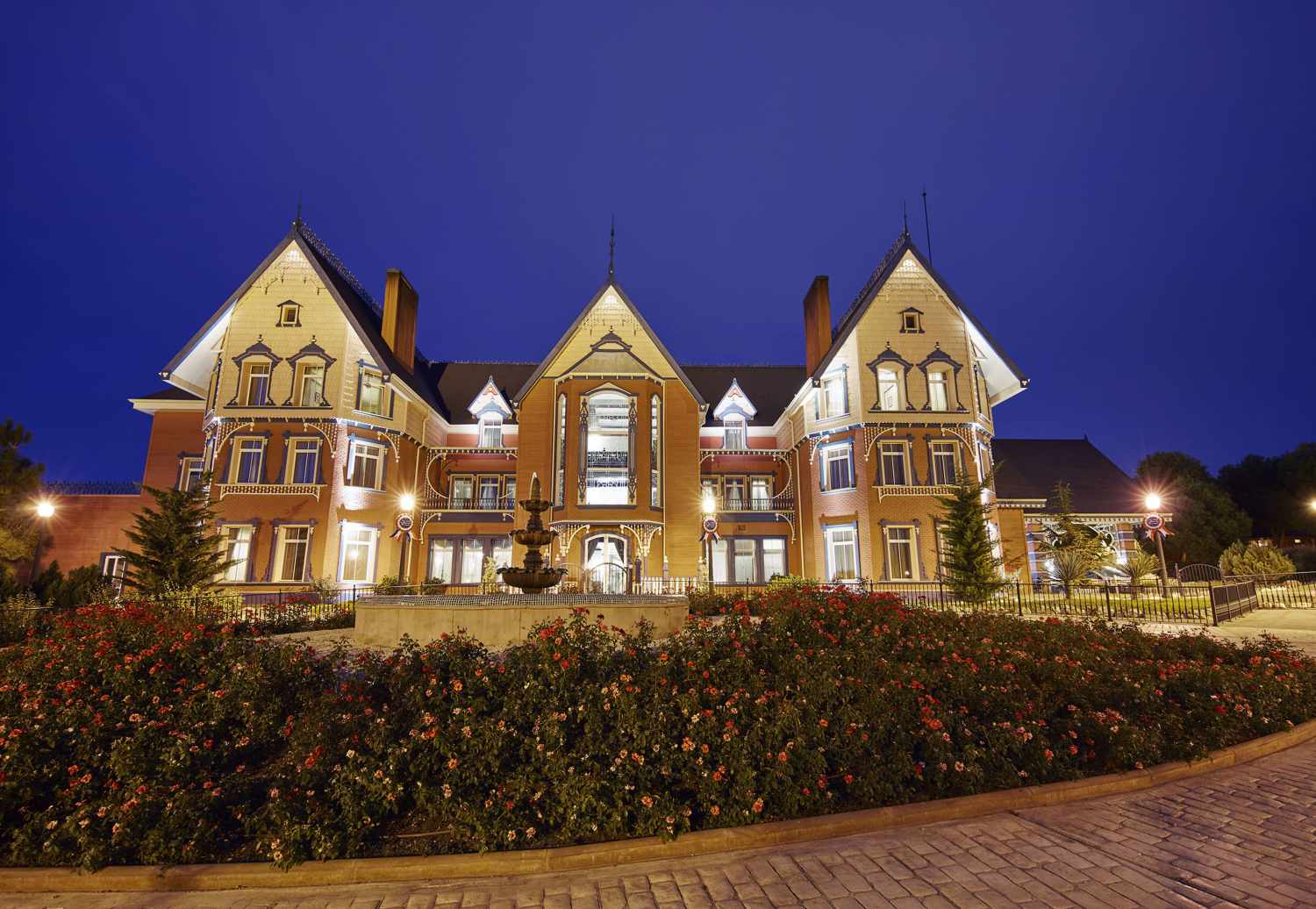 Hotel Mansión de Lucy at PortAventura World cover