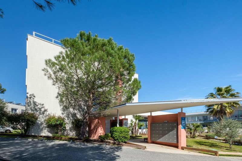 Comfort Aparthotel Antibes Le Maestria cover