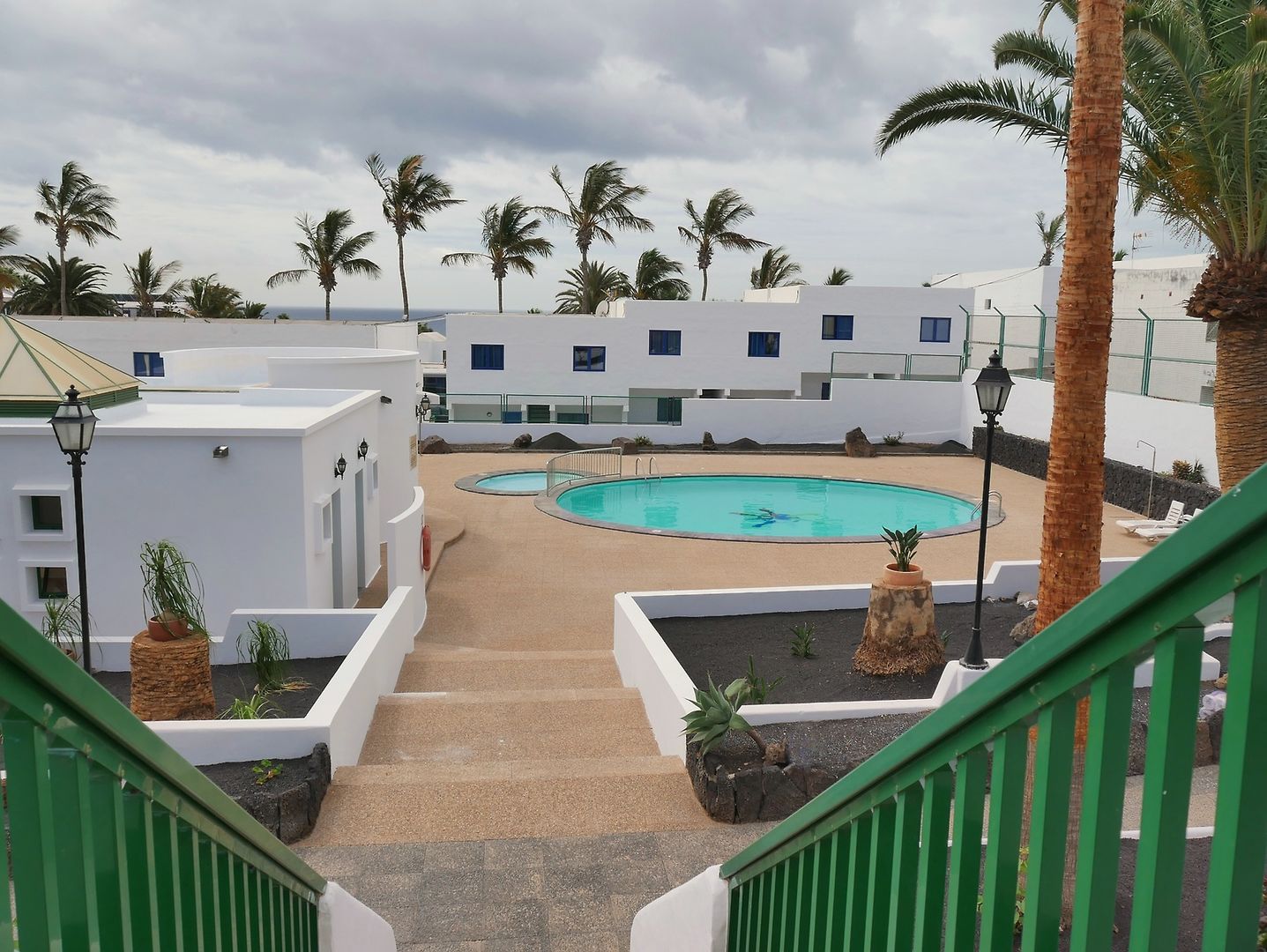Apartamentos Tropicana cover