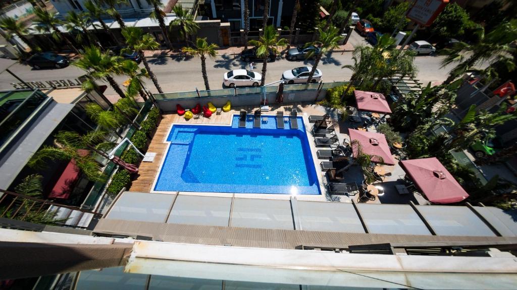 Laren Family Hotel & Spa cover