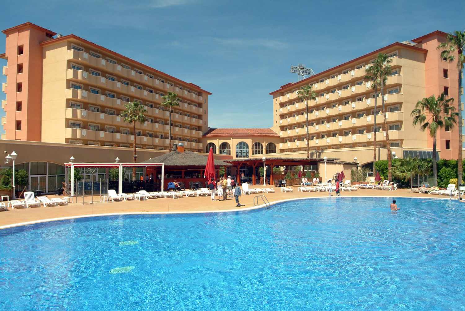 Ohtels La Hacienda cover