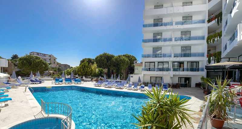 Ponz Hotel cover