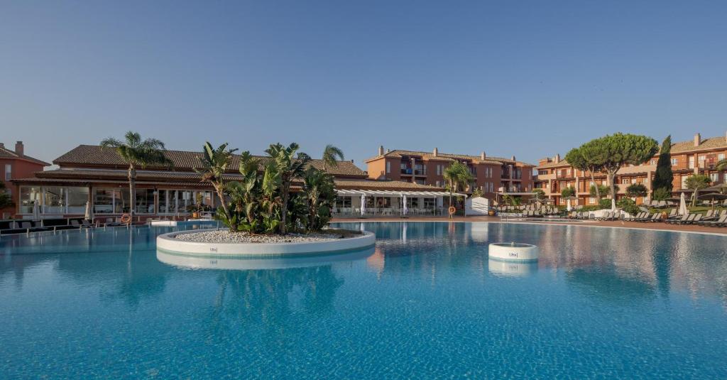 Aparthotel ILUNION Sancti Petri cover