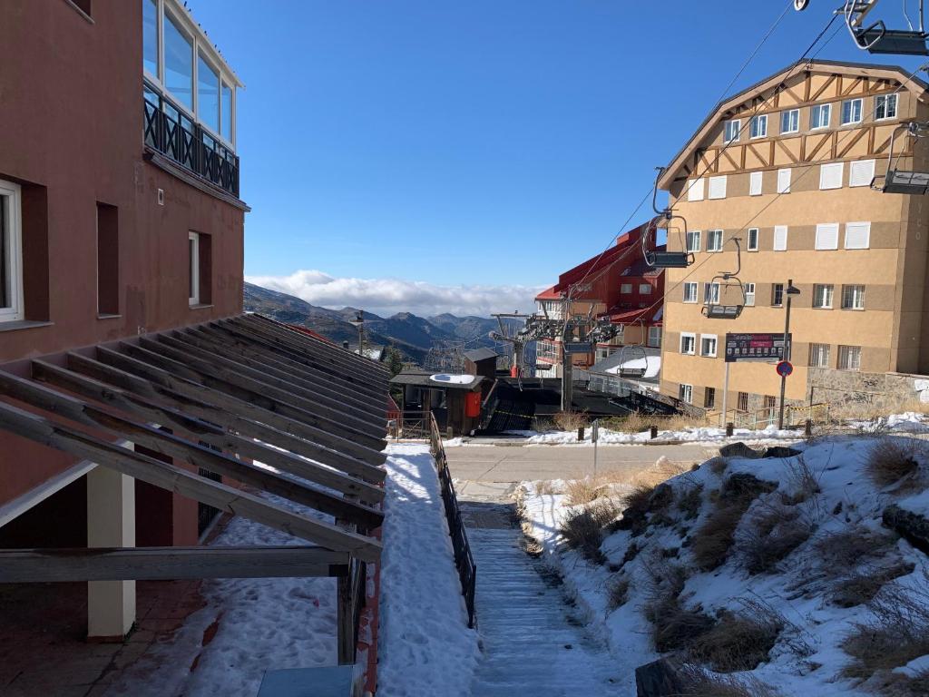 Apartamentos Ski Sabica cover