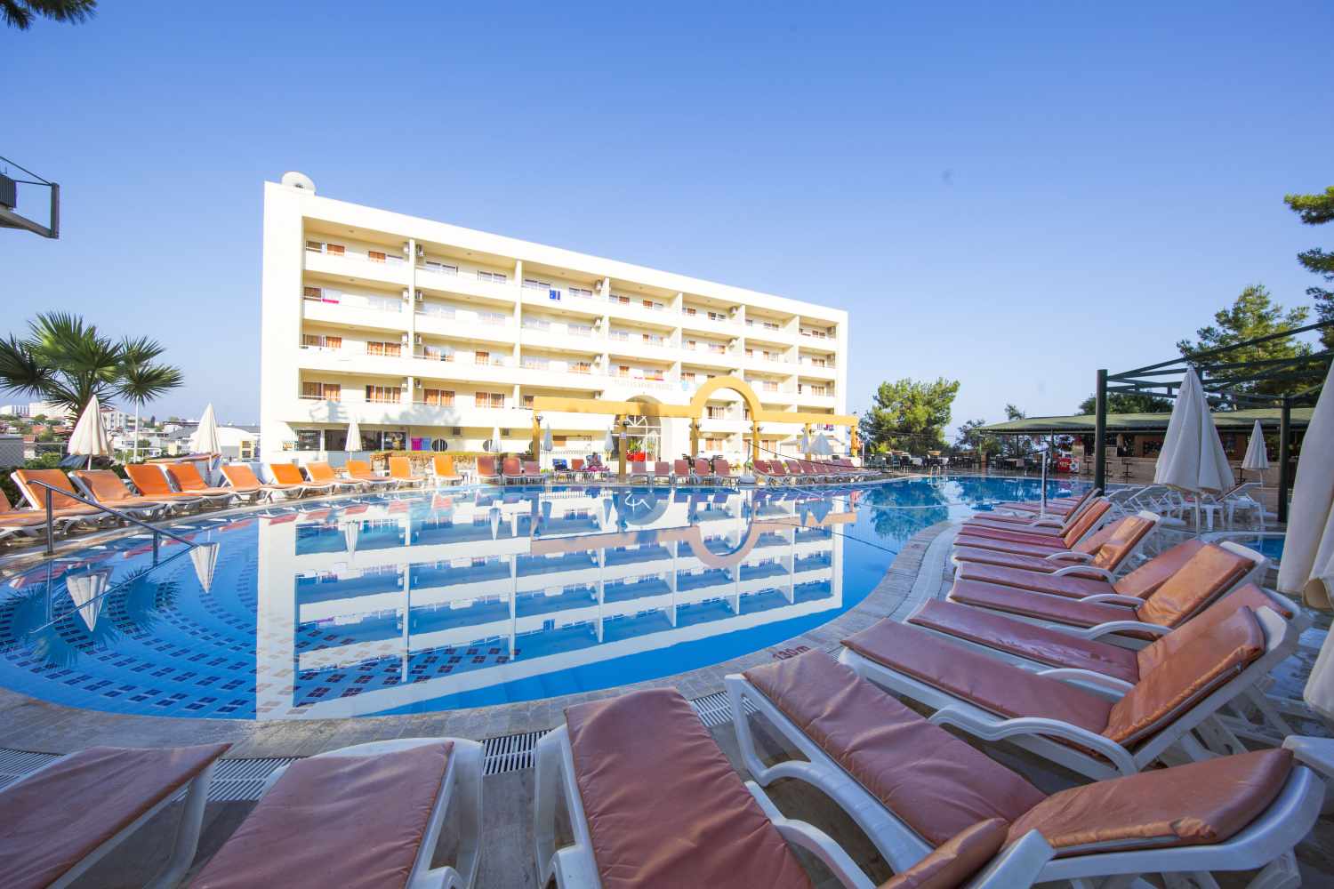 Tuntas Family Suites Kusadasi cover
