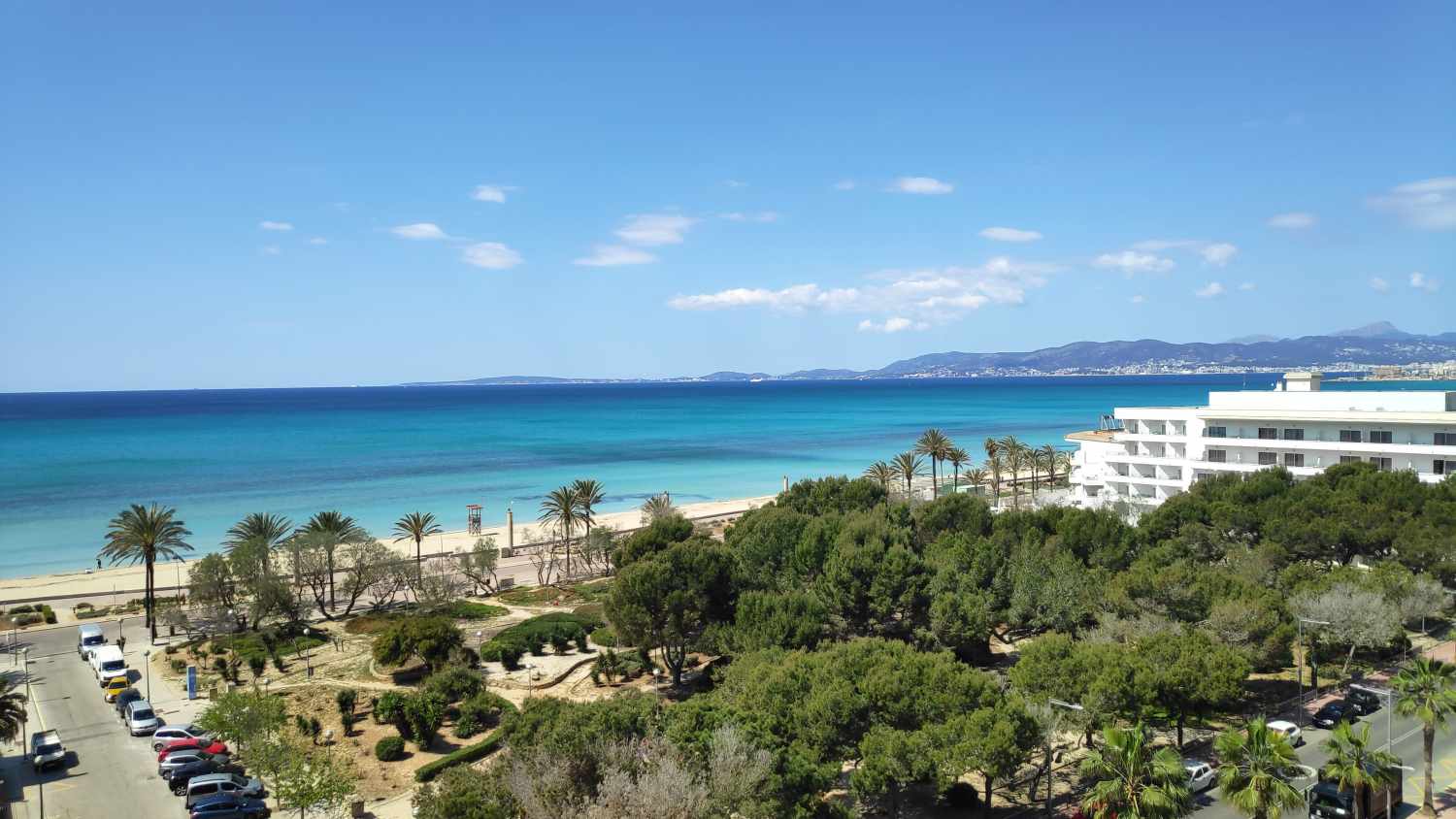 Hotel y Apartamentos Leman cover