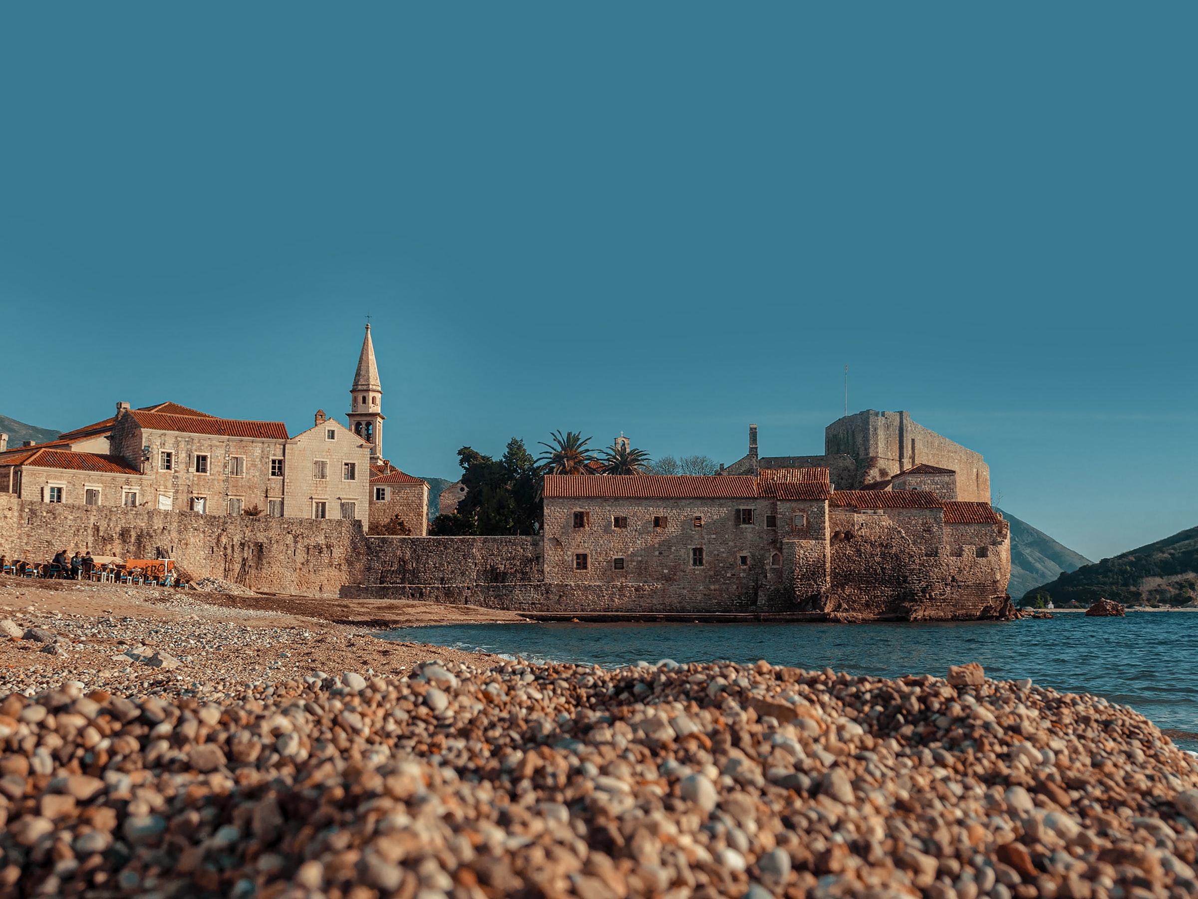 Hotel Kadmo by Aycon cover