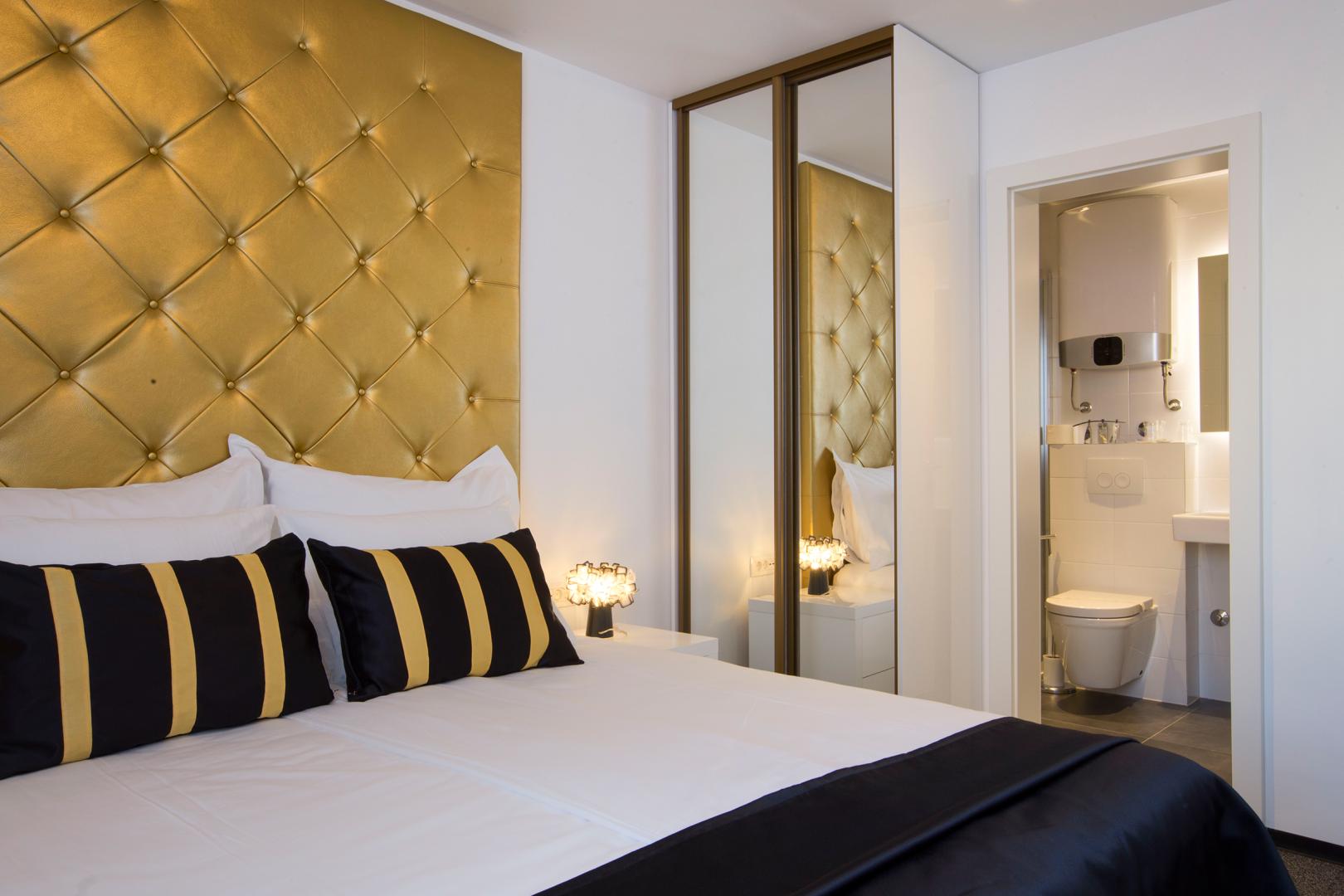 B Gold Luxury Rooms cover