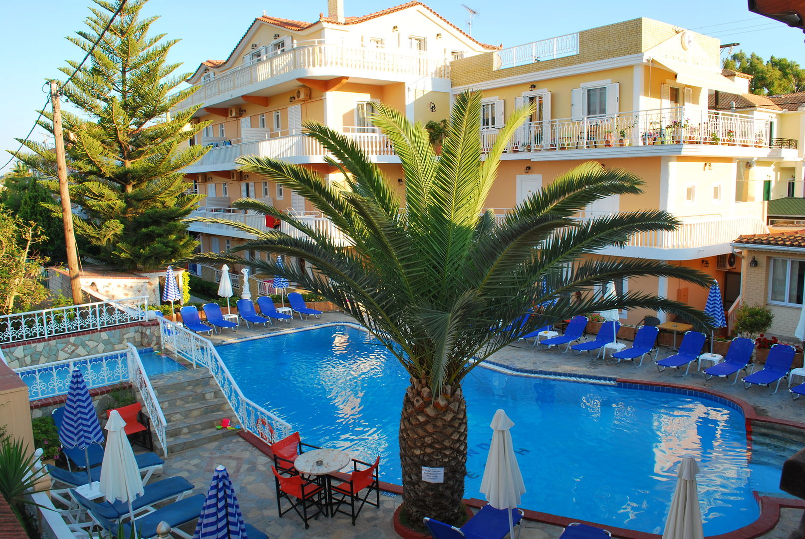 Planos Beach Hotel cover