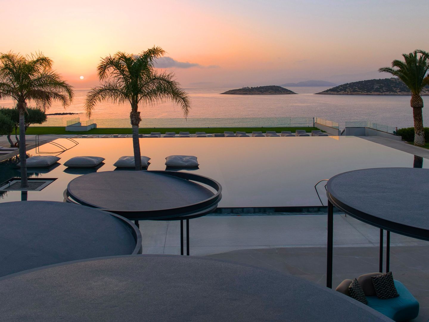 Minos Palace hotel & suites cover