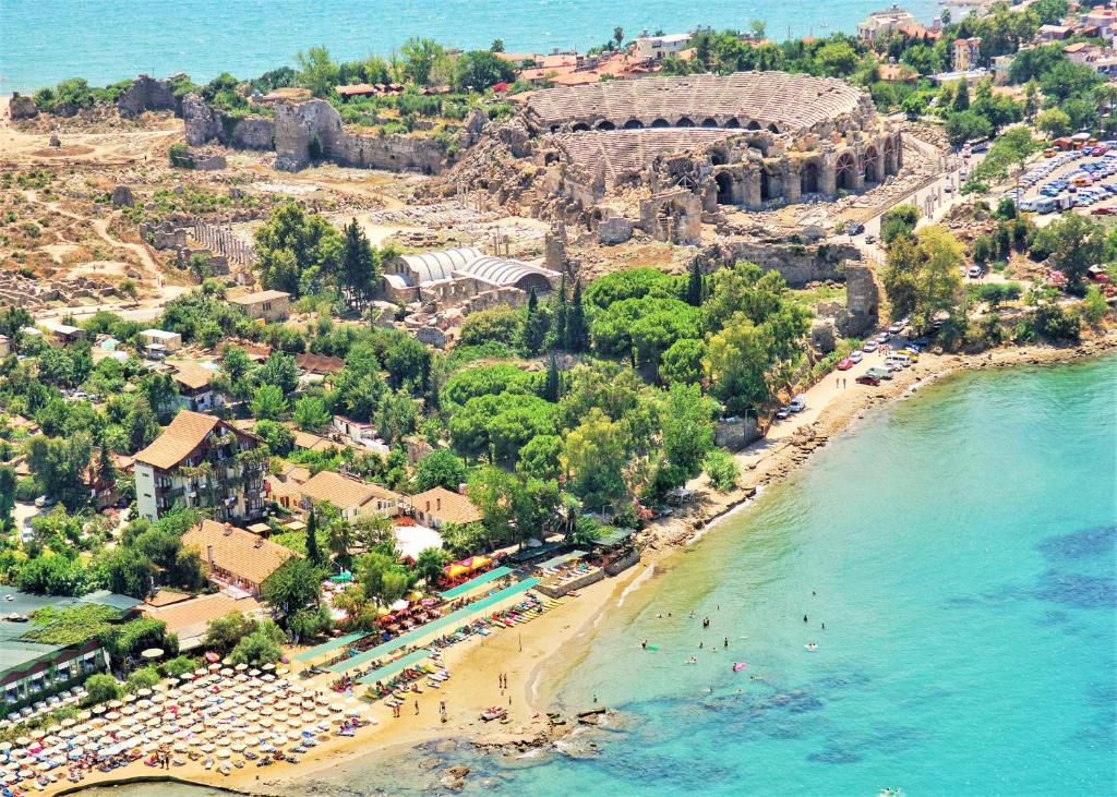 Leda Beach Hotel cover