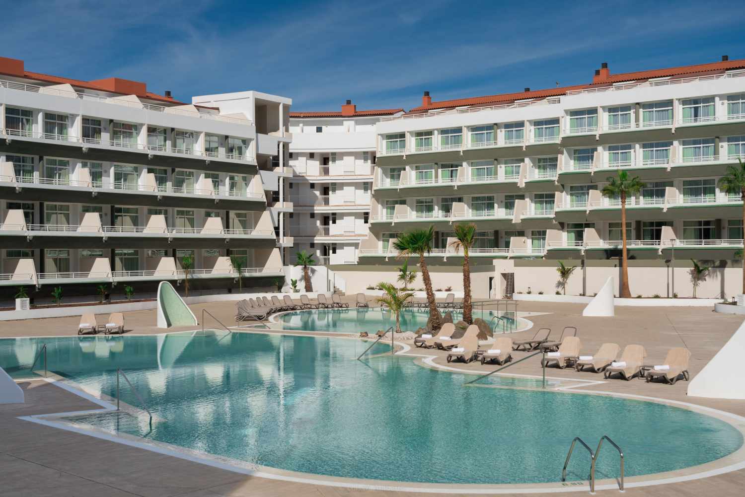 Gara Suites Golf & Spa cover