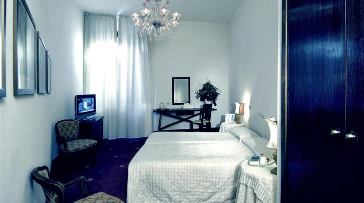 Hotel Columbia