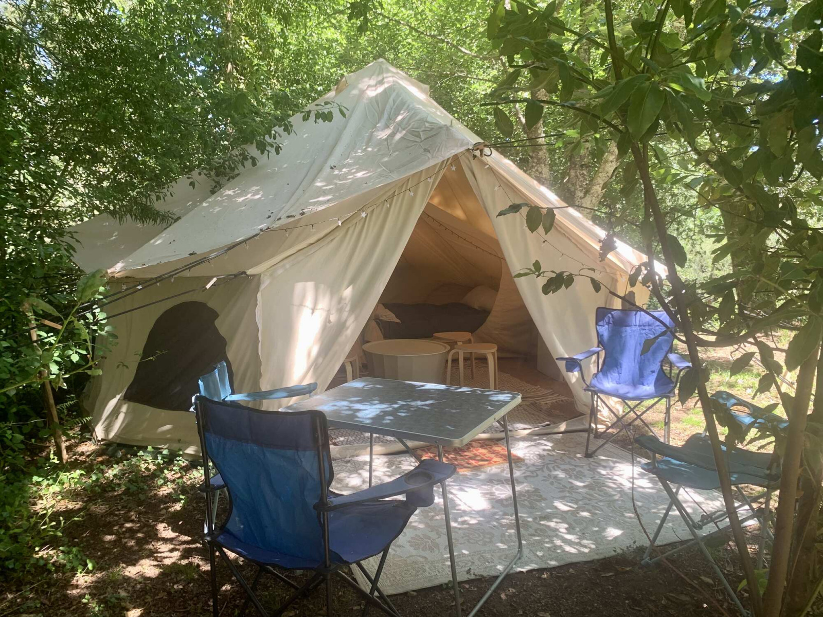 «Laurelia XL Family Tent» cover
