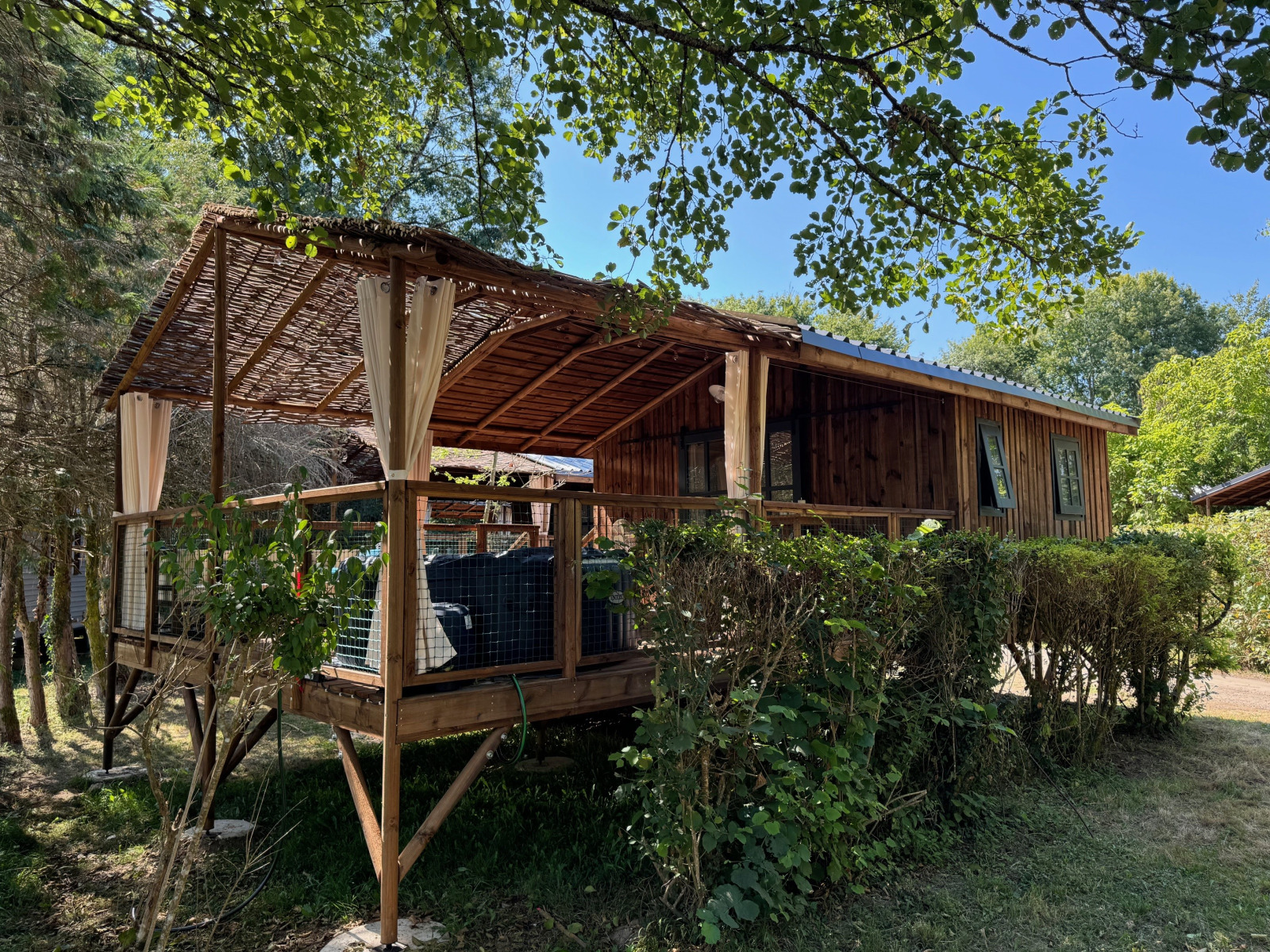 «Charme hut» cover