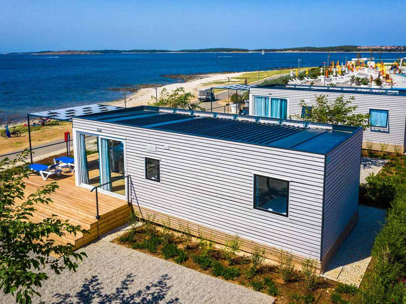 «Camping Villa First Row» cover