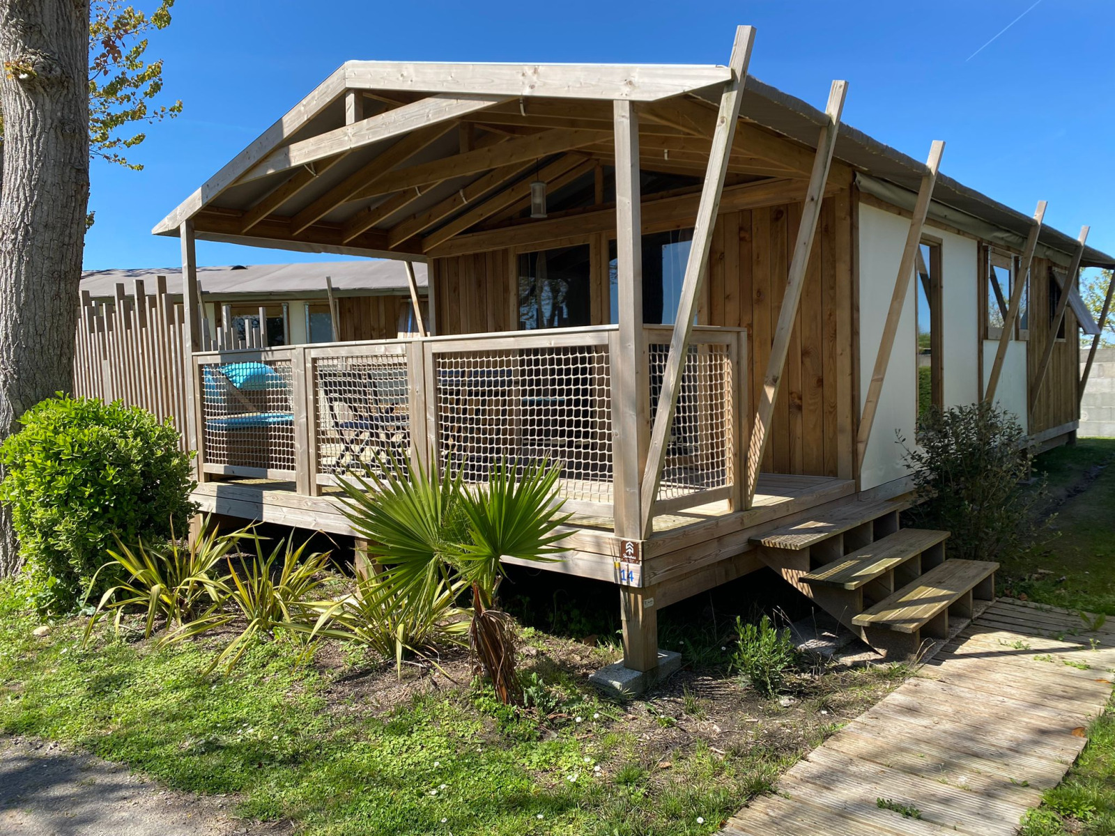 «Cabane lodge Sweet Flower Premium» cover