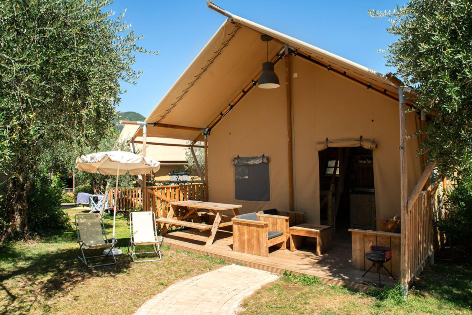 Safari Lodge cover