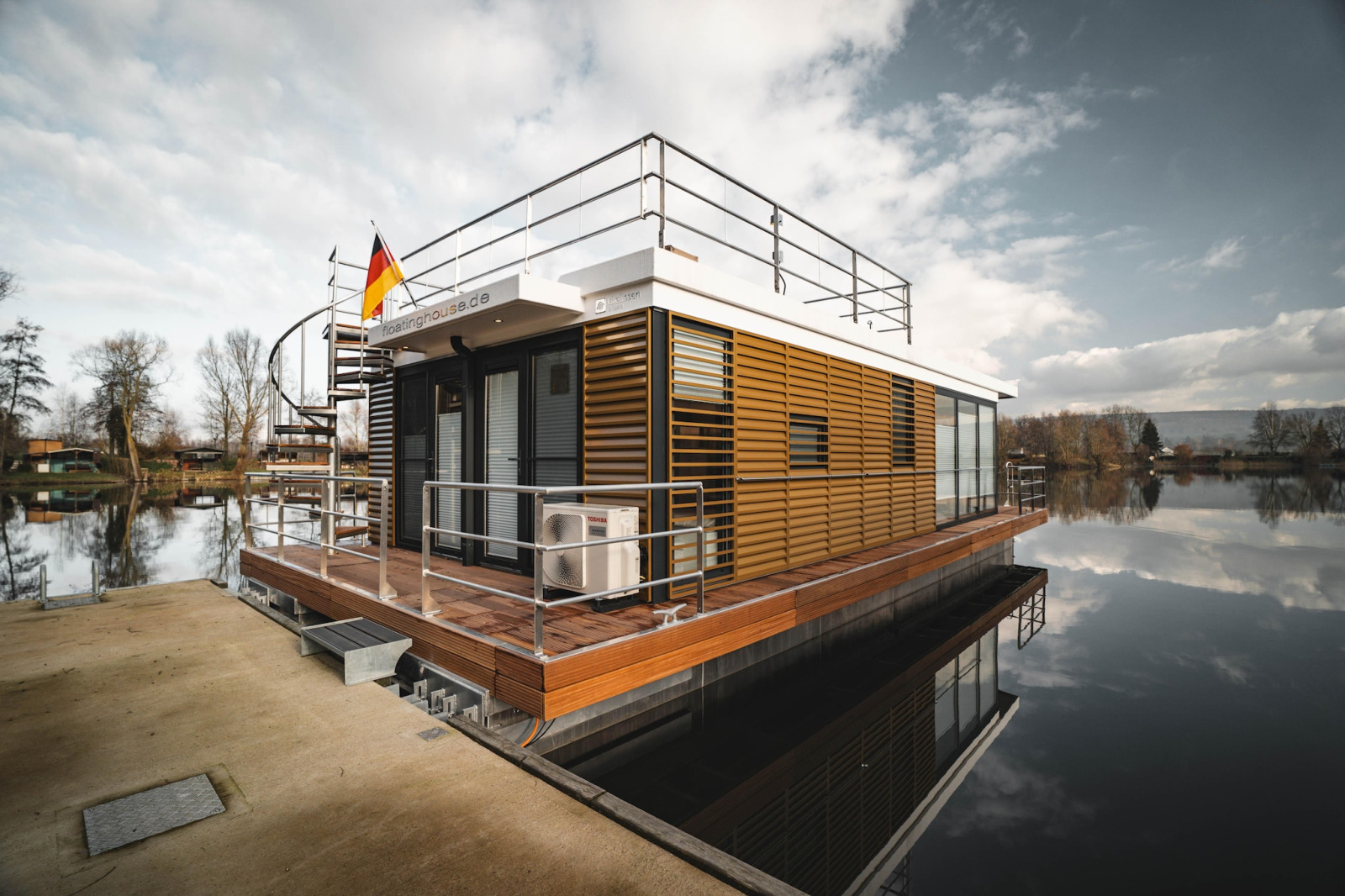 Hausboot in Höxter cover
