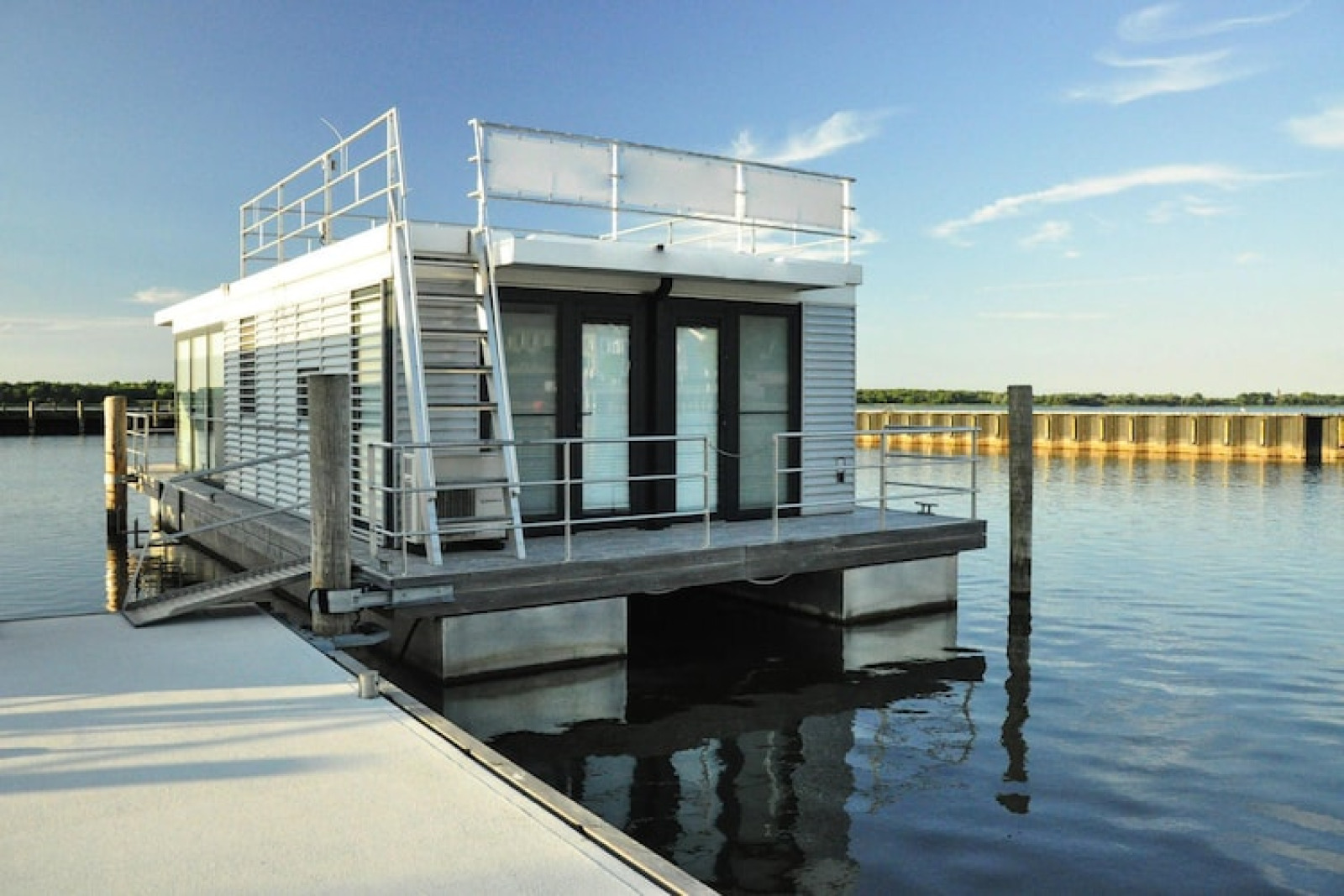 Houseboat «Leni» cover