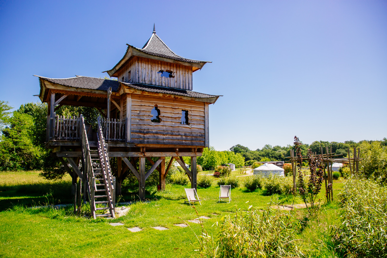 Blokhut «- Temple perché»