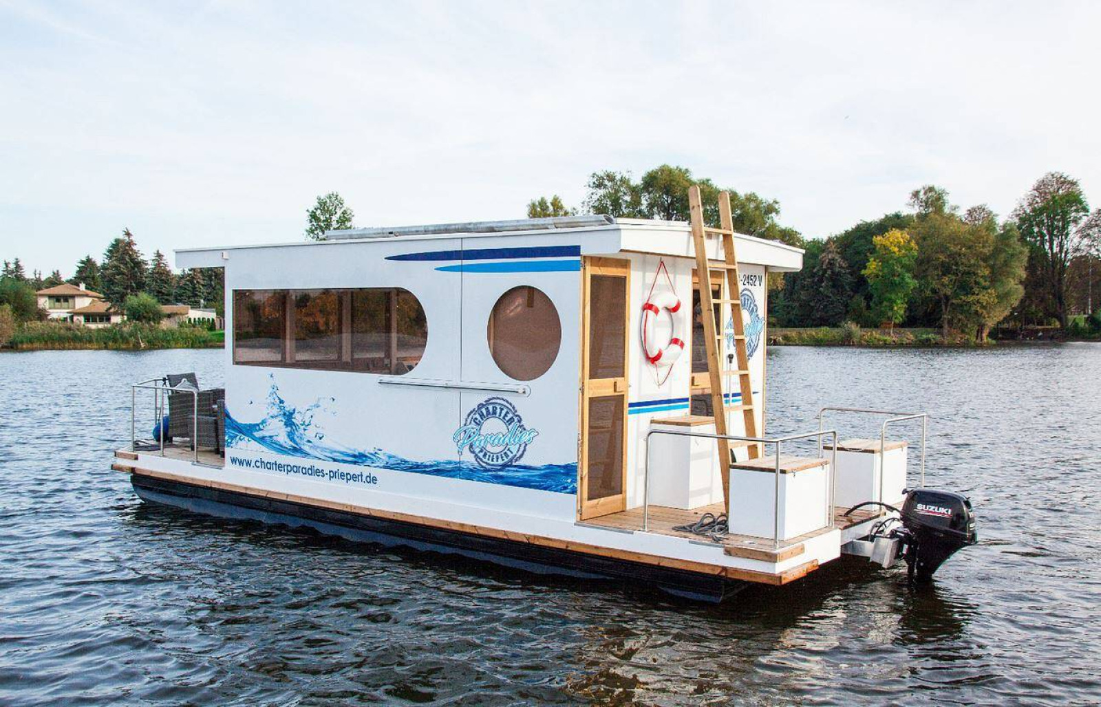 Houseboat «Lisa»