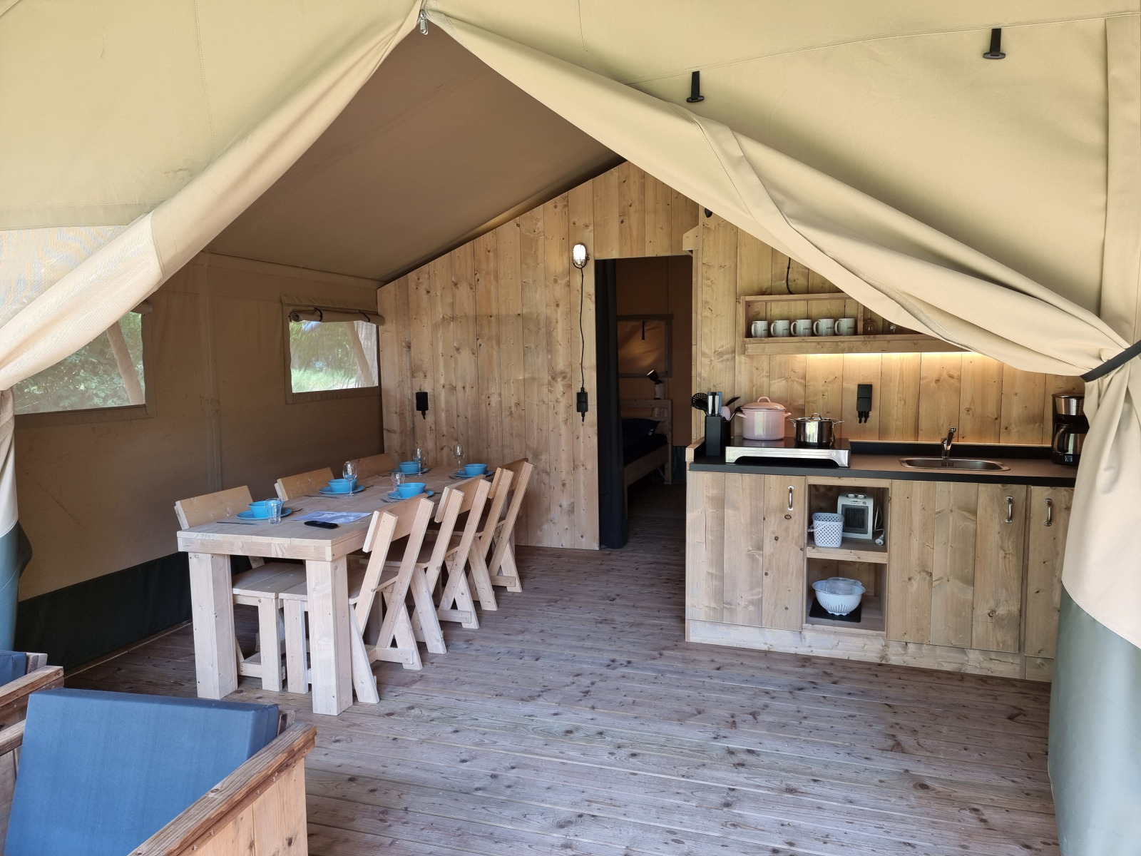 Safaritent 6 personen incl. sanitair cover